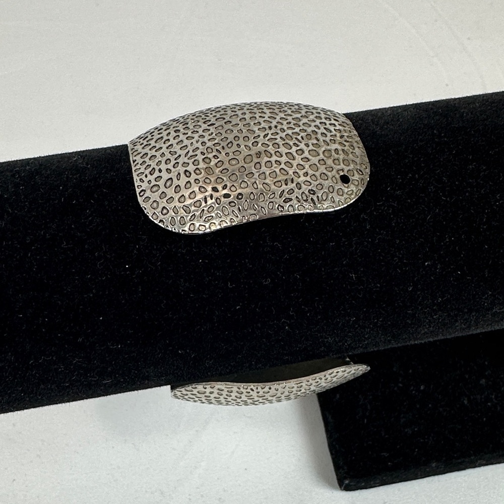 Vintage Textured Silver Cuff Bracelet - Picture 3 of 8